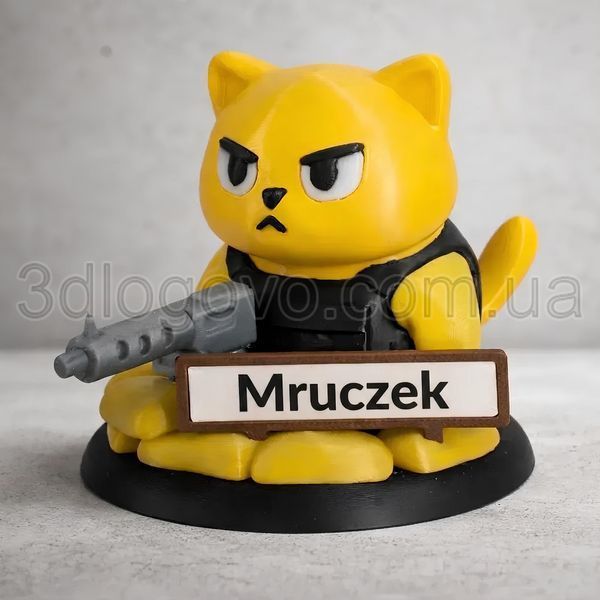 Kot z karabinem maszynowym na panel auta Mruczek